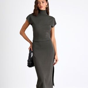 Lulus Ashford Grey Turtleneck Short Sleeve Sweater Midi Dress - Size S